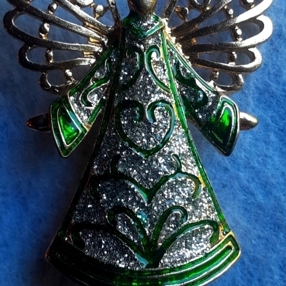 Lovely Angel Pin. - Picture 5 of 5